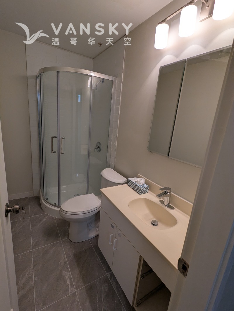 260815110521_house picsbathroom2.jpg